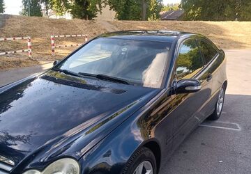 Mercedes-Benz 220 267.000 km 2.500 &euro; Duisburg 47138