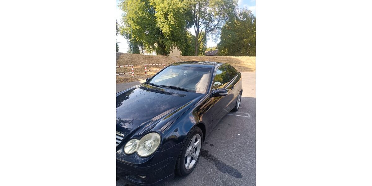 Mercedes-Benz 220 267.000 km 2.500 &euro; Duisburg 47138