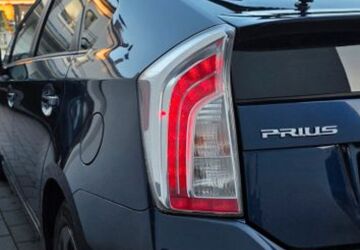 Toyota Prius 117.000 km 11.900 &euro; Duisburg 47179
