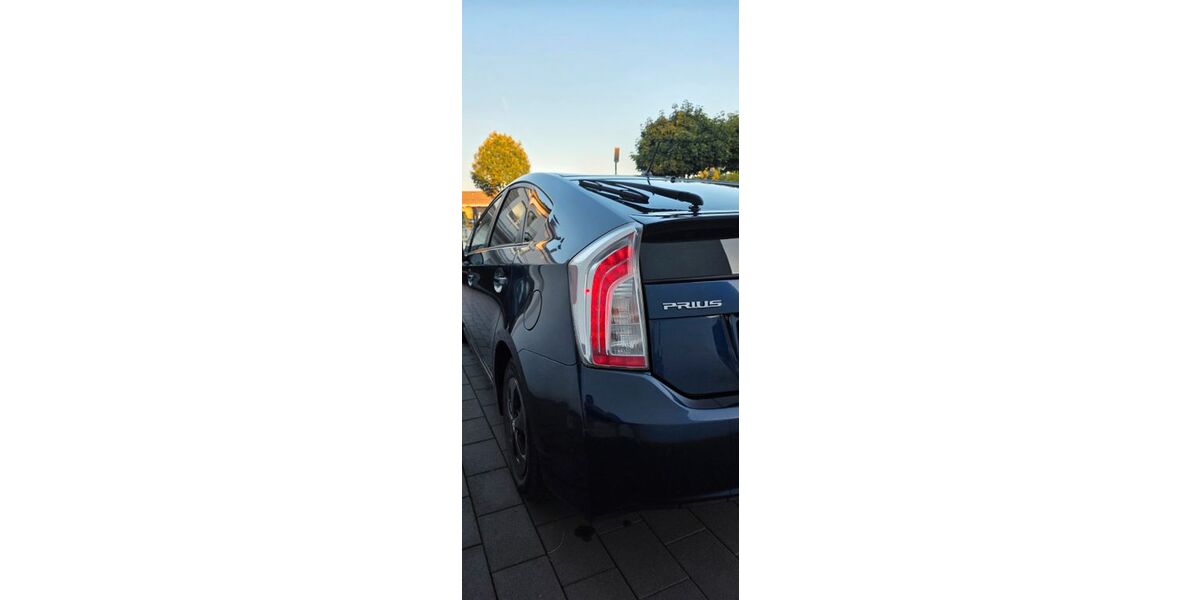 Toyota Prius 117.000 km 11.900 &euro; Duisburg 47179