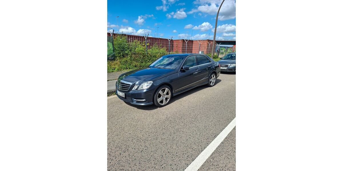 Mercedes-Benz 220 354.000 km 7.200 &euro; Duisburg 47229