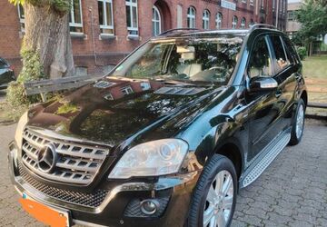 Mercedes-Benz ML 300 293.000 km 7.900 &euro; Duisburg 47198