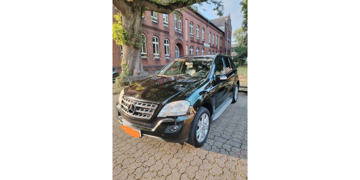 Mercedes-Benz ML 300 293.000 km 7.900 &euro; Duisburg 47198