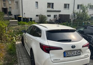 Toyota Corolla 29.900 km 25.500 &euro; Duisburg 47166